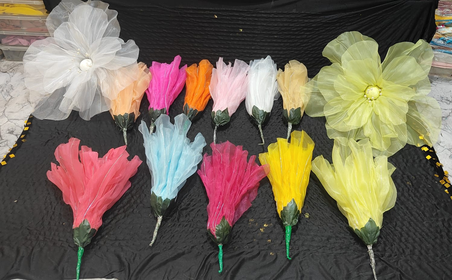 Netted flower decoration